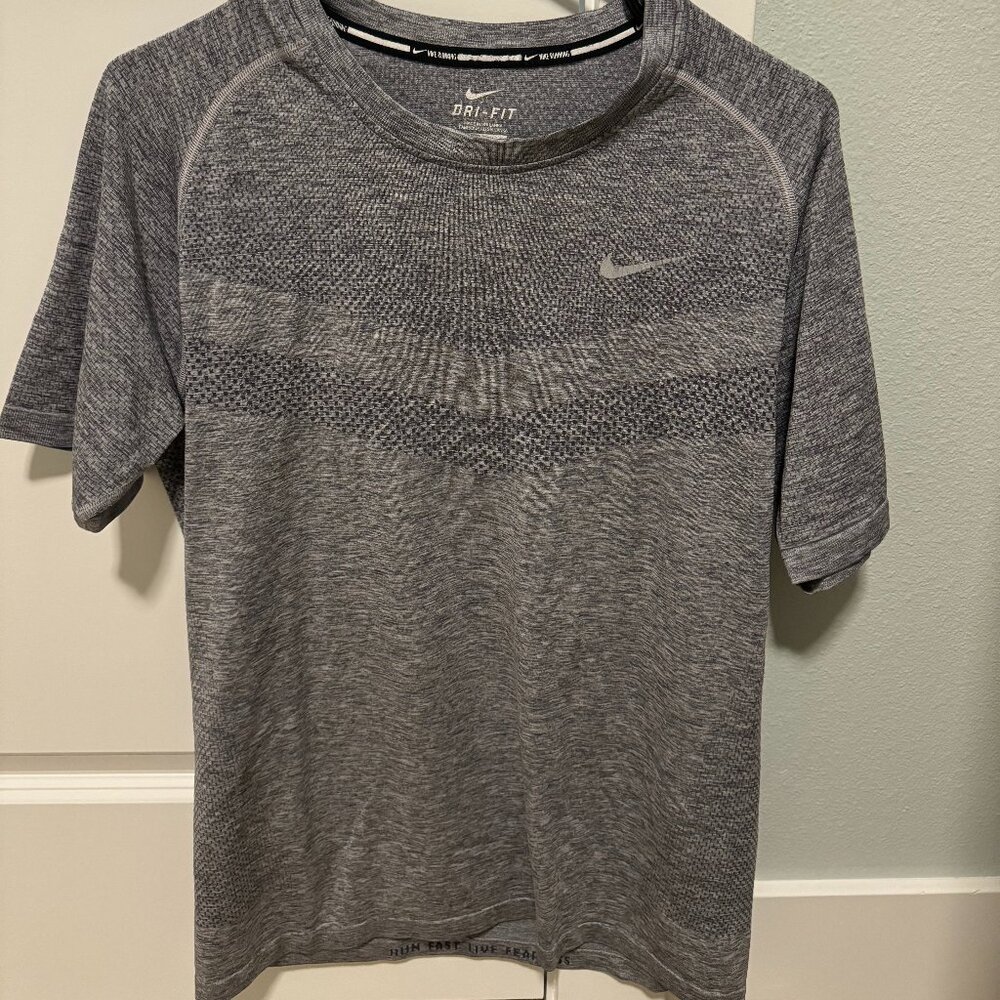 Nike Dri Fit Short Sleeve Athletic Shirt | Grey | Size M